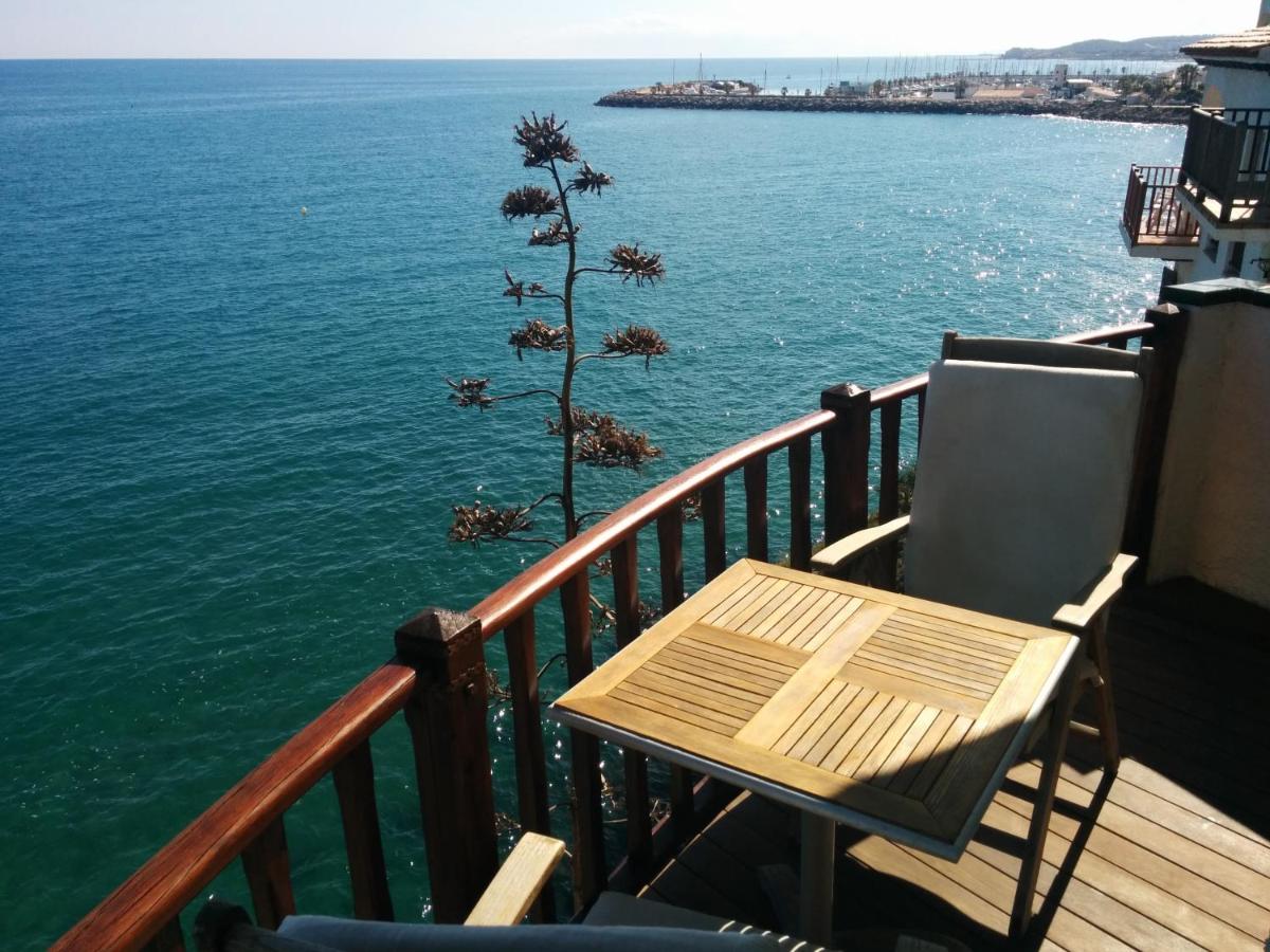 Piscina exterior de la urbanización Punta Gaviota